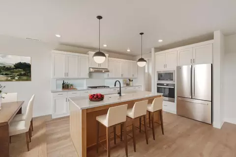 Kitchen - 3915 NE Oakside Lp, Bend, OR 97701 photo 2 of 2