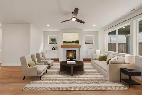 Living - 3915 NE Oakside Lp, Bend, OR 97701 photo 1 of 2