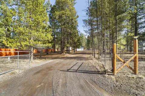 Exterior - 51440 Jory Rd, La Pine, OR 97739 photo 2 of 8