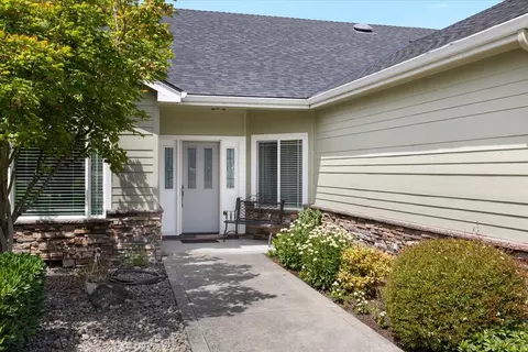 51 Broken Stone Way, Eagle Point, OR 97524 photo 3