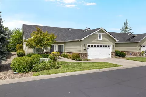 51 Broken Stone Way, Eagle Point, OR 97524
