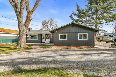 3065 Griffin Creek Rd, Medford, OR 97501