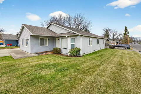 1035 N Keene Way Dr, Medford, OR 97504