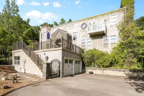 520 Glenview Dr, Ashland, OR 97520
