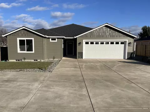 2975 Stonebrook Dr, Medford, OR 97504
