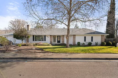 2906 Aldersgate Rd, Medford, OR 97504
