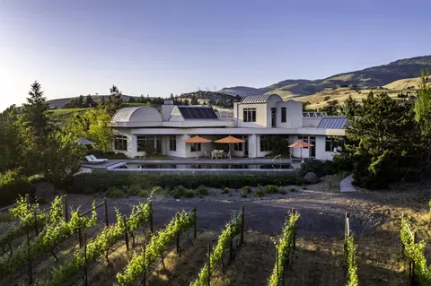 786 Pompadour Dr, Ashland, OR 97520