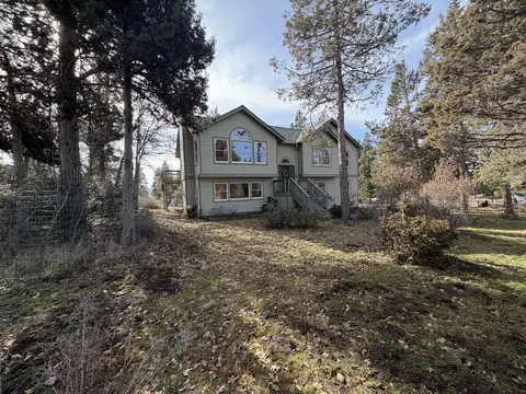 6245 Coopers Hawk Rd, Klamath Falls, OR 97601