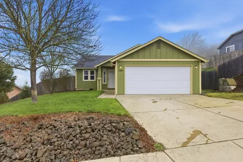 178 Grayson St, Roseburg, OR 97471