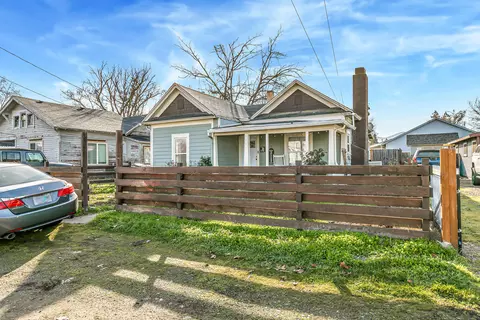1113 W 11th St, Medford, OR 97501