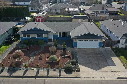736 Hemlock Ave, Central Point, OR 97502