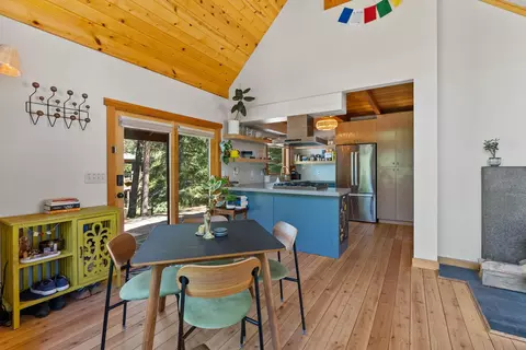 Dining - 16330 Skyline Dr, Bend, OR 97703 photo 3 of 3