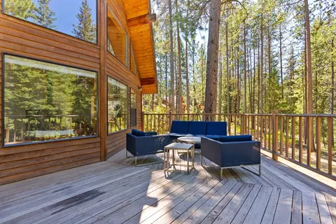 Exterior - 16330 Skyline Dr, Bend, OR 97703 photo 6 of 16