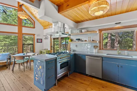 Kitchen - 16330 Skyline Dr, Bend, OR 97703 photo 2 of 2