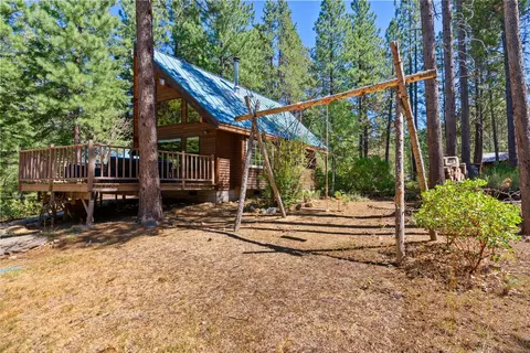 Exterior - 16330 Skyline Dr, Bend, OR 97703 photo 7 of 16