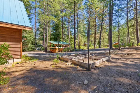 Exterior - 16330 Skyline Dr, Bend, OR 97703 photo 13 of 16