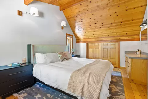 Bedroom - 16330 Skyline Dr, Bend, OR 97703 photo 4 of 5