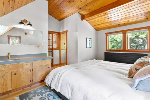 Bedroom - 16330 Skyline Dr, Bend, OR 97703 photo 5 of 5
