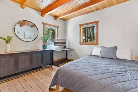Bedroom - 16330 Skyline Dr, Bend, OR 97703 photo 1 of 5