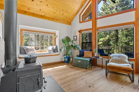 Living - 16330 Skyline Dr, Bend, OR 97703 photo 1 of 1