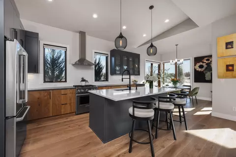 Kitchen - 22993 Ghost Tree Ln, Bend, OR 97701 photo 2 of 3