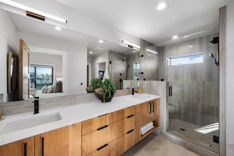 Bath - 22993 Ghost Tree Ln, Bend, OR 97701 photo 4 of 5
