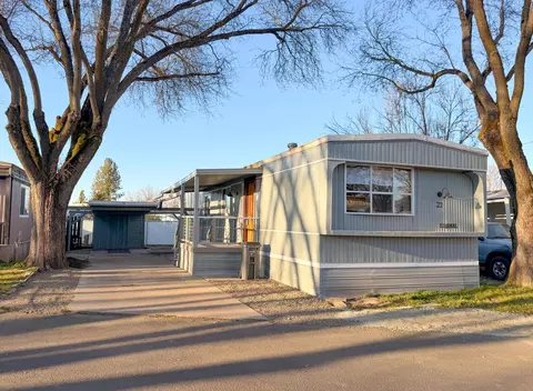 2335 Table Rock #SPC 27, Medford, OR 97501