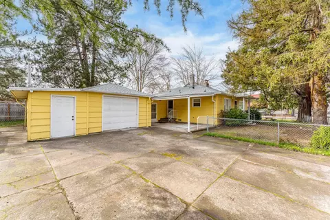 220 S 3rd St, Central Point, OR 97502 photo 26