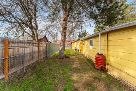 220 S 3rd St, Central Point, OR 97502 photo 24