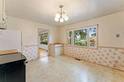 220 S 3rd St, Central Point, OR 97502 photo 12