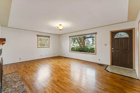 220 S 3rd St, Central Point, OR 97502 photo 8