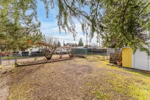 220 S 3rd St, Central Point, OR 97502 photo 4