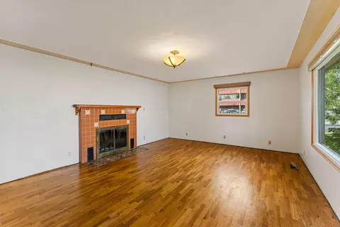 220 S 3rd St, Central Point, OR 97502 photo 9