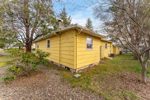 220 S 3rd St, Central Point, OR 97502 photo 25