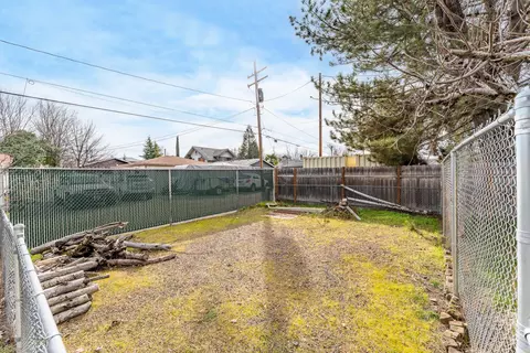 220 S 3rd St, Central Point, OR 97502 photo 5