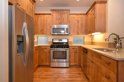 Kitchen - 20848 Gateway Dr, Bend, OR 97702 photo 2 of 4