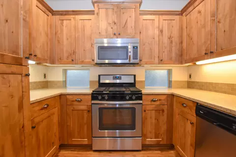 Kitchen - 20848 Gateway Dr, Bend, OR 97702 photo 3 of 4