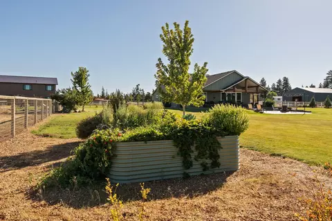 Exterior - 67276 Gist Rd, Bend, OR 97703 photo 11 of 12