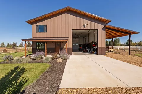 Exterior - 67276 Gist Rd, Bend, OR 97703 photo 9 of 12