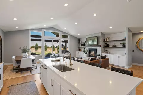 Kitchen - 67276 Gist Rd, Bend, OR 97703 photo 4 of 5