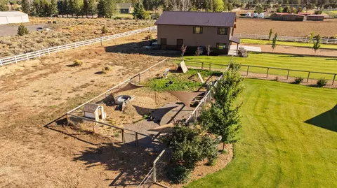 Exterior - 67276 Gist Rd, Bend, OR 97703 photo 10 of 12