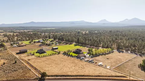 View/Area - 67276 Gist Rd, Bend, OR 97703 photo 2 of 5