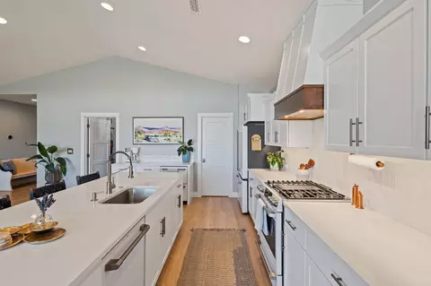 Kitchen - 67276 Gist Rd, Bend, OR 97703 photo 5 of 5