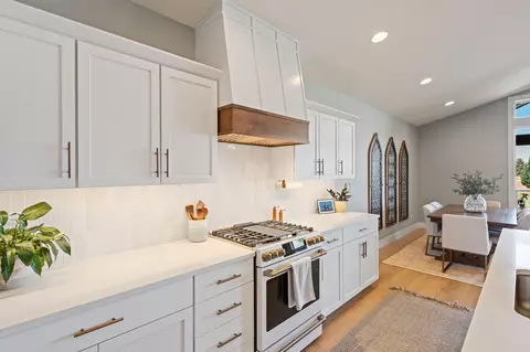 Kitchen - 67276 Gist Rd, Bend, OR 97703 photo 3 of 5