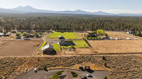 View/Area - 67276 Gist Rd, Bend, OR 97703 photo 5 of 5