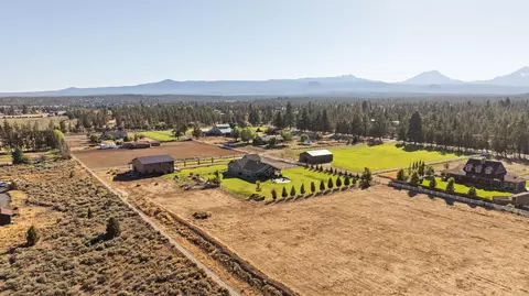 View/Area - 67276 Gist Rd, Bend, OR 97703 photo 3 of 5