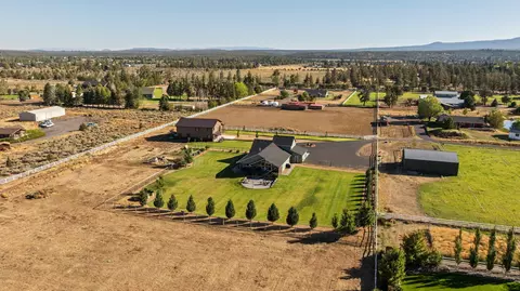 View/Area - 67276 Gist Rd, Bend, OR 97703 photo 4 of 5
