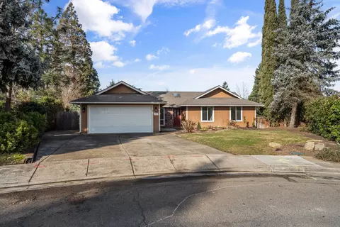 2583 Huntington Ln, Medford, OR 97504