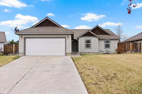 1151 NW 21st Pl, Redmond, OR 97756