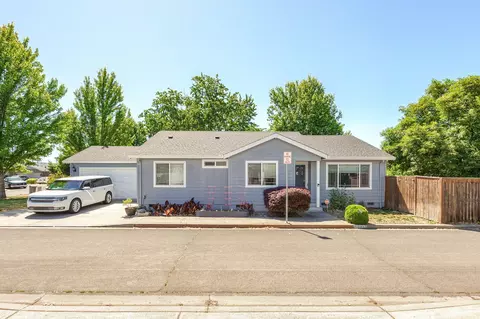 2427 Granite Ct, White City, OR 97503